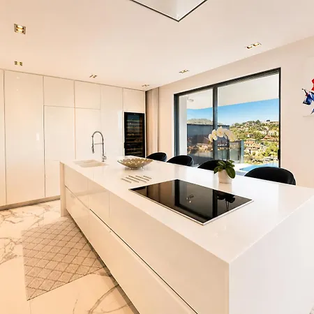 Horizons - Contemporary With Sea View And Pool וילה ואלאוריס